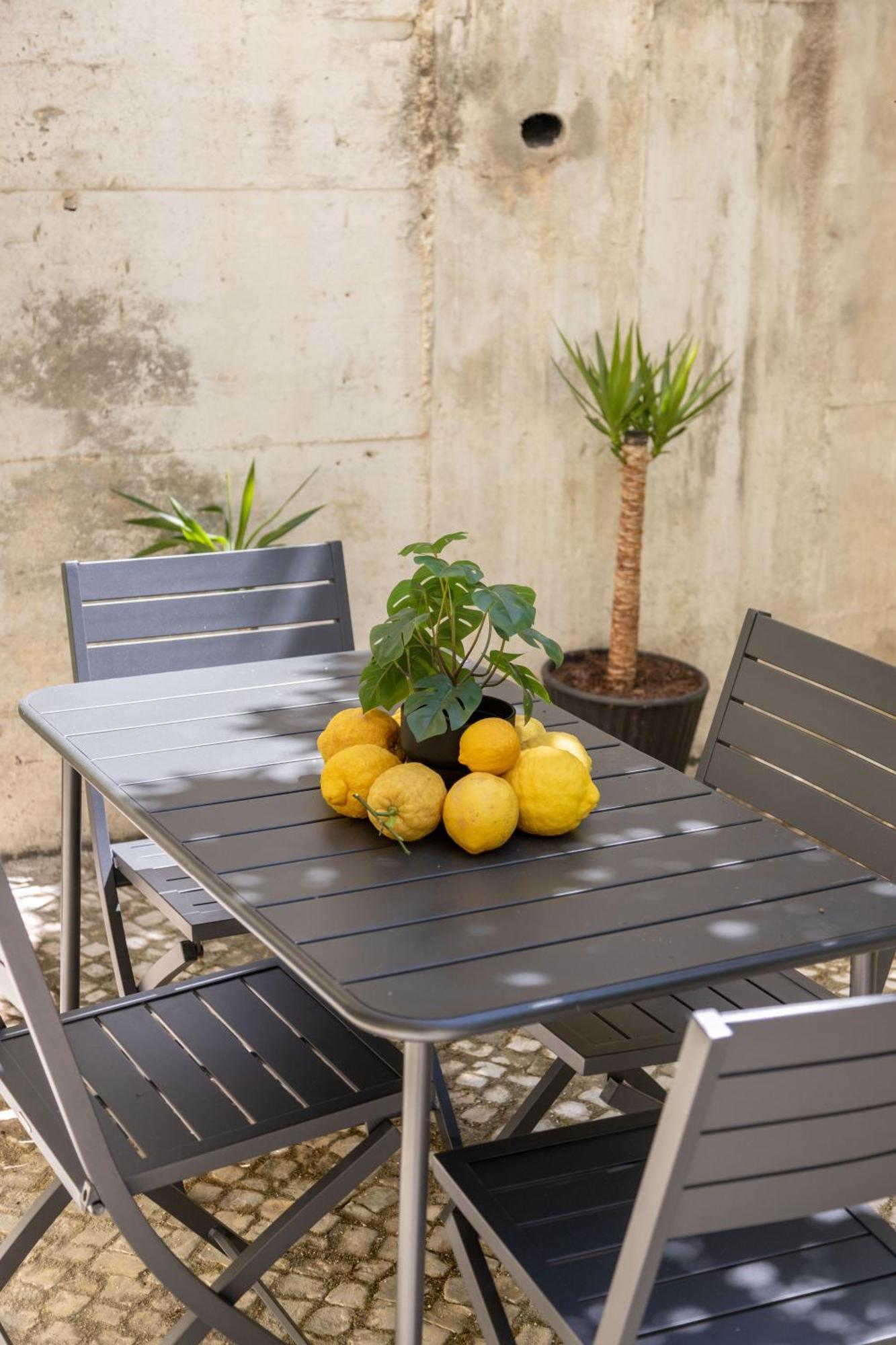 Fancy 2bdr Duplex With Patio By Lovelystay Lisboa